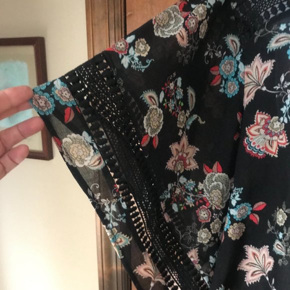 Zac & Rachel Black w/Colorful Flowers Pullover Blouse w/Butterfly Sleeves Large - Picture 6 of 15
